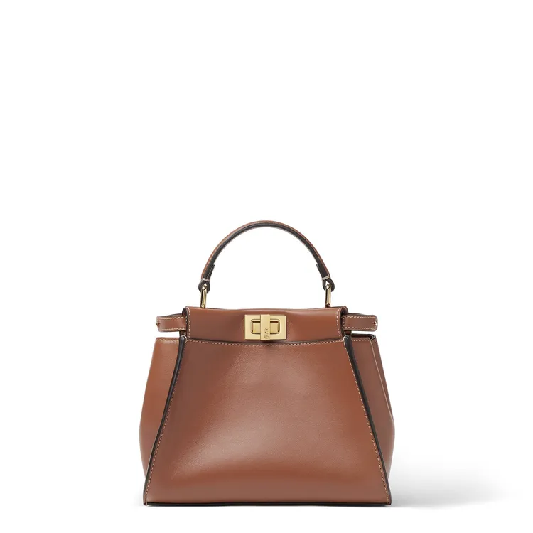 Peekaboo迷你棕色皮革包款，16萬元。品牌提供