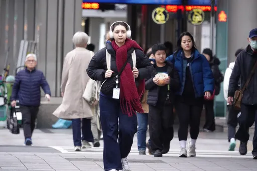 強烈冷氣團南下！10縣市恐跌破10°C　週五六清晨最冷探9°C