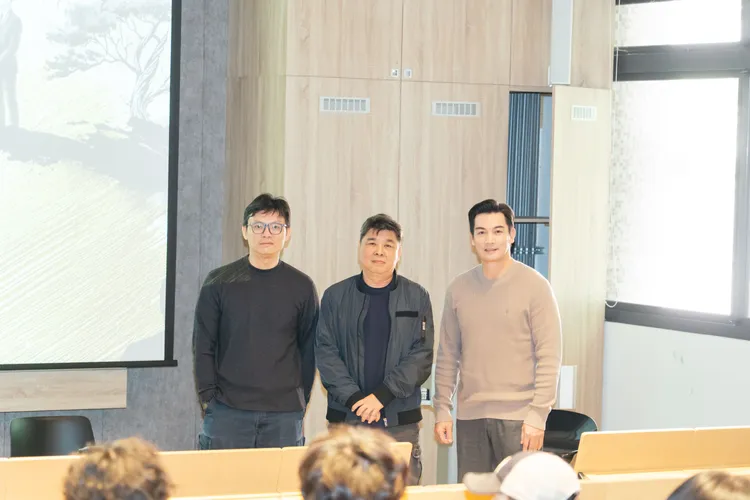 陽明交大特映會左起製作人徐國倫、導演徐輔軍、伊正。大愛提供