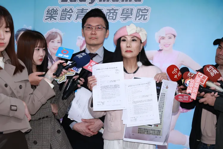 張淳淳日前帶律師開記者會，一一舉證反控洪誠陽誹謗。彭欣偉攝