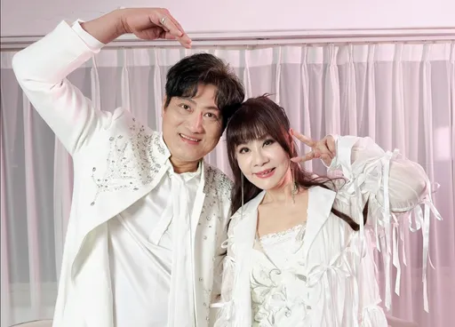 歌后龍千玉桃花開　相隔5年再重逢！羞喊：不敢直視他