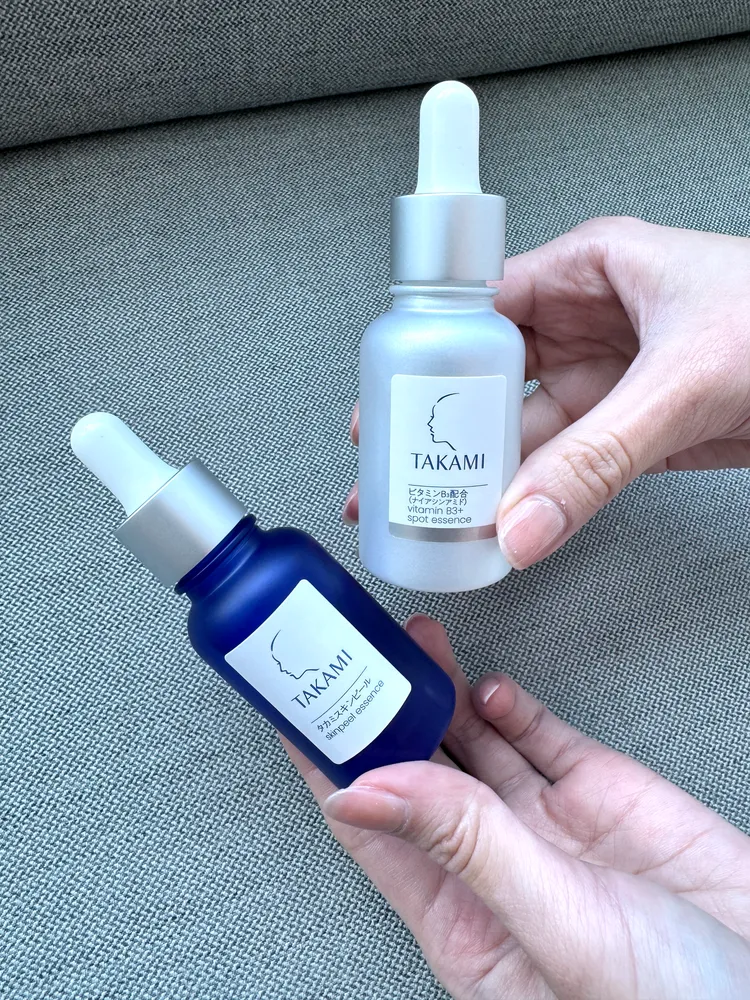 TAKAMI在亞洲熱銷的角質道小藍瓶，可與全新B3小白瓶搭配使用。張家玲攝