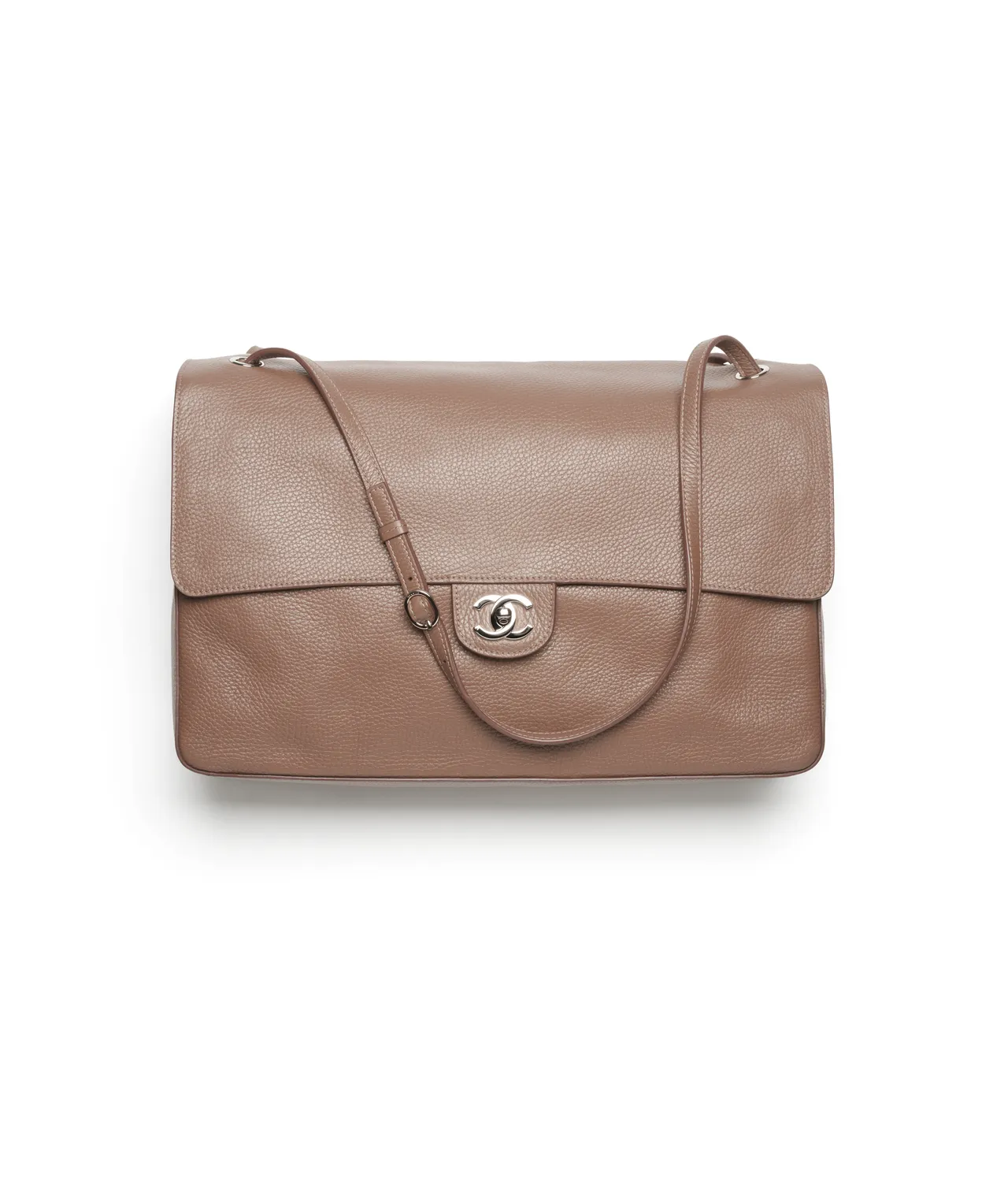 棕色柔軟皮革肩背包特大款。品牌提供