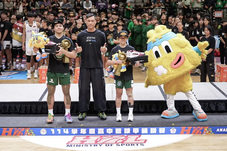 林志傑(左2)劉廷寬(左1)蘇衡(右2)。大會提供