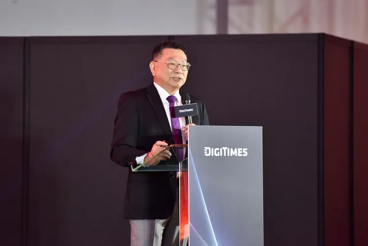 DIGITIMES暨IC之音董事長黃欽勇 AI EXPO Taiwan 2026 開幕典禮致詞，揭示AI產業發展關鍵趨勢。主辦單位提供