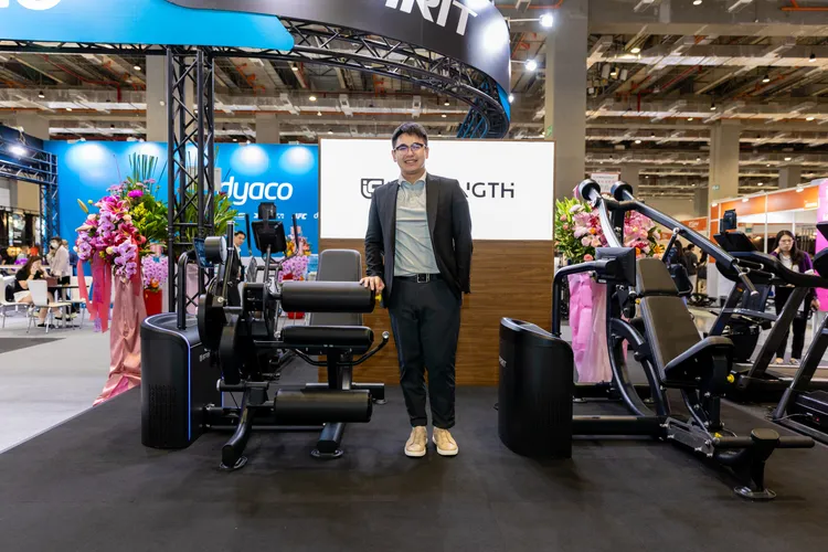 岱宇國際積極補強商用產品陣容，董事長林佑穎親自展示全新研發的「i-Strength 智慧型力量訓練系統」。岱宇提供