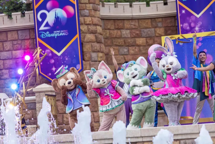 七位萌友首次限時同台亮相「迪士尼好友Live：城堡派對」20 周年慶典。業者提供