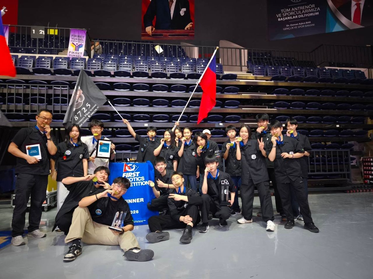 南山高中機器人團隊揚名國際 FRC土耳其區域賽奪雙冠挺進世界決賽