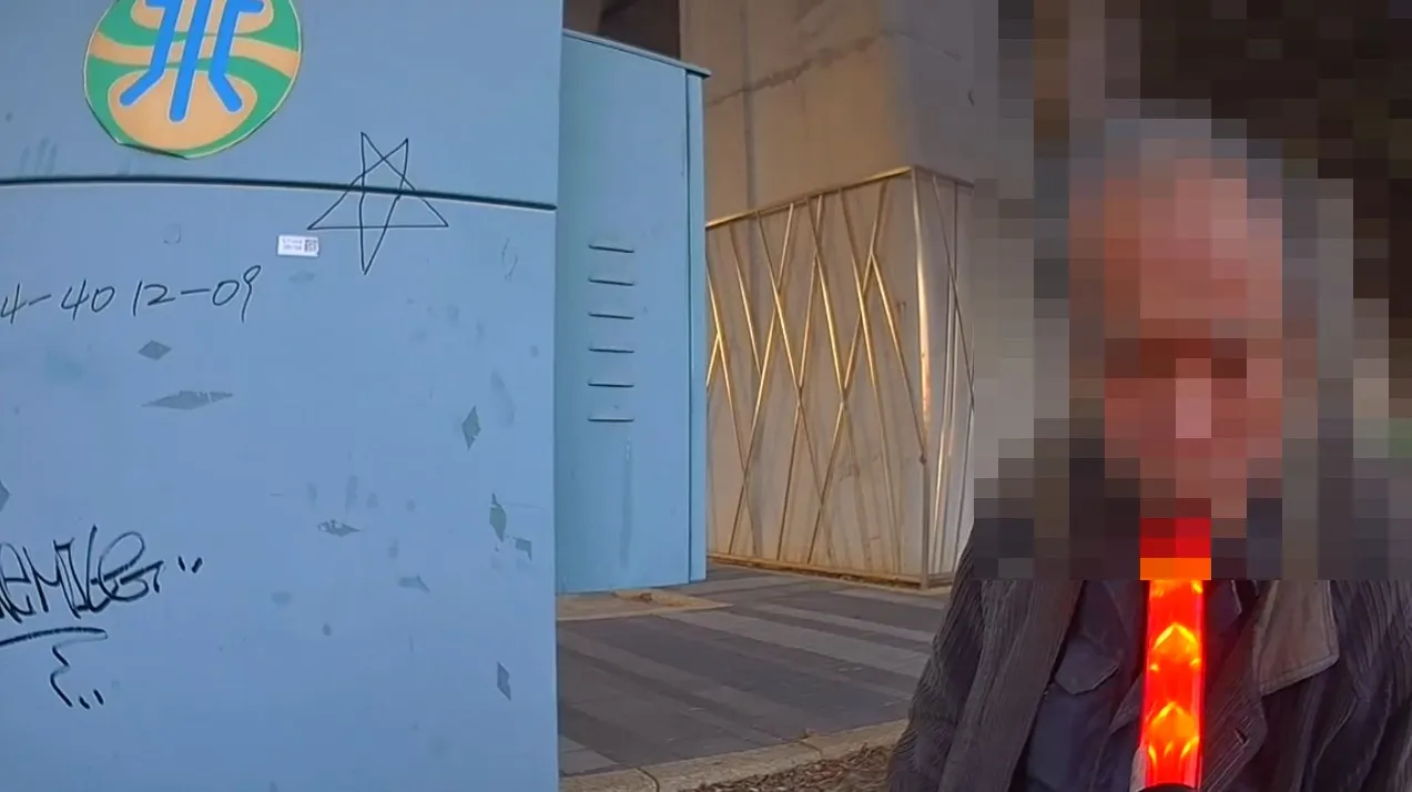 林姓男子在工地工作，下班前習慣喝兩杯，員警勸他別再喝酒了。民眾提供