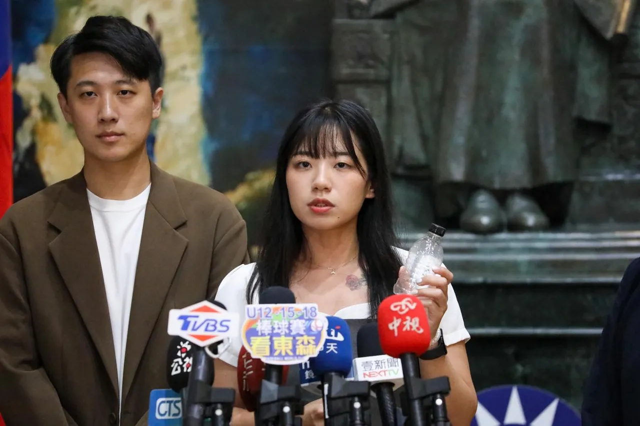 楊智伃過去輕鬆K.O民進黨「送水哥」陳聖文，如今可能要在市議員選舉再度碰頭。翻攝自楊智伃臉書