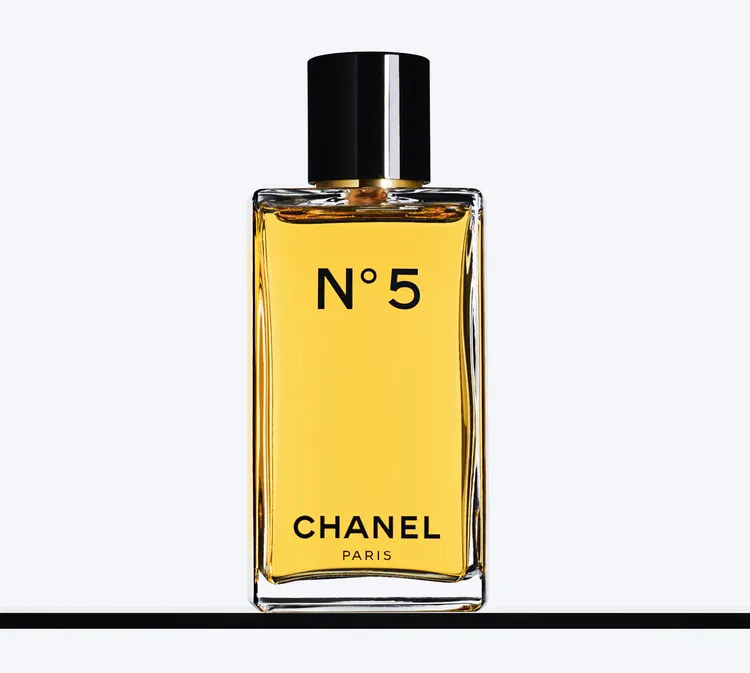 香奈兒N°5淡香水，75ml／6000元、150ml／8300元。品牌提供