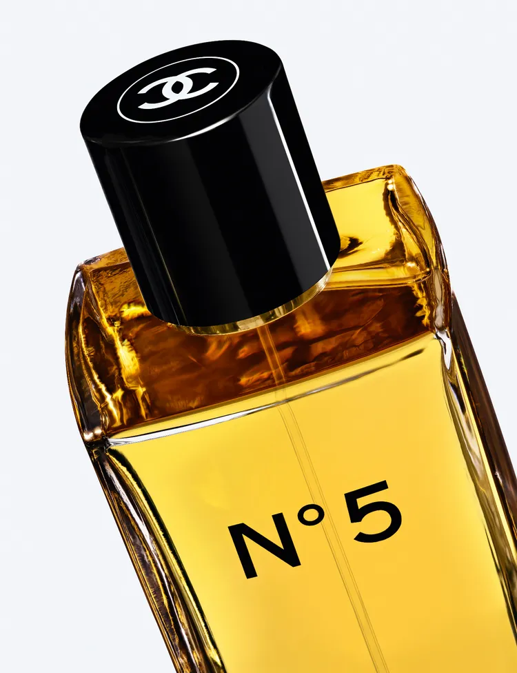 香奈兒N°5淡香水，75ml／6000元、150ml／8300元。品牌提供