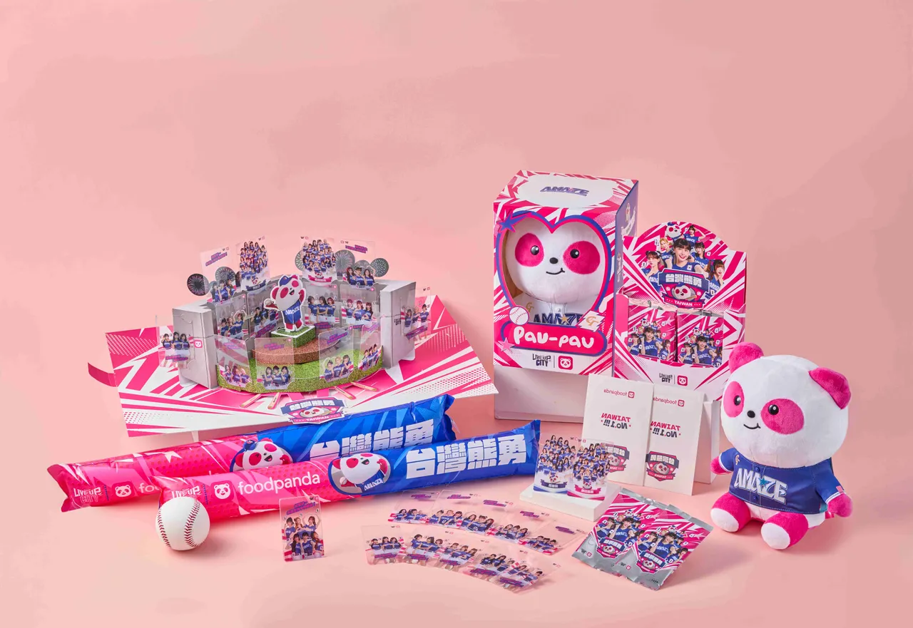 期間於指定應援攤位新訂閱或續約pandapro，可獲CT AMAZE啦啦隊女孩透卡套組與應援卡冊。foodpanda提供