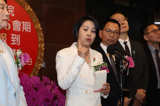 不需替民眾黨中國人李貞秀召開協商　鍾佳濱：雙重戶籍本就違法