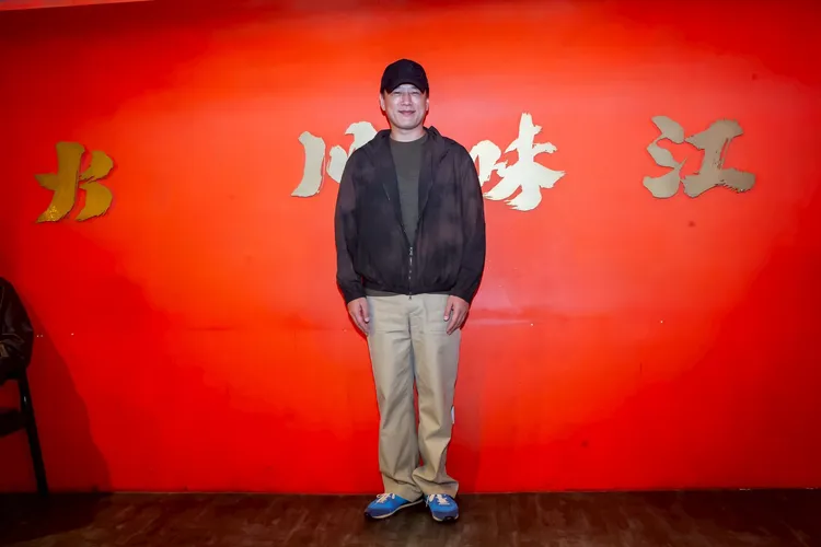 王耀慶久違返台拍片，幽默透露自砍價碼。禾力文創提供