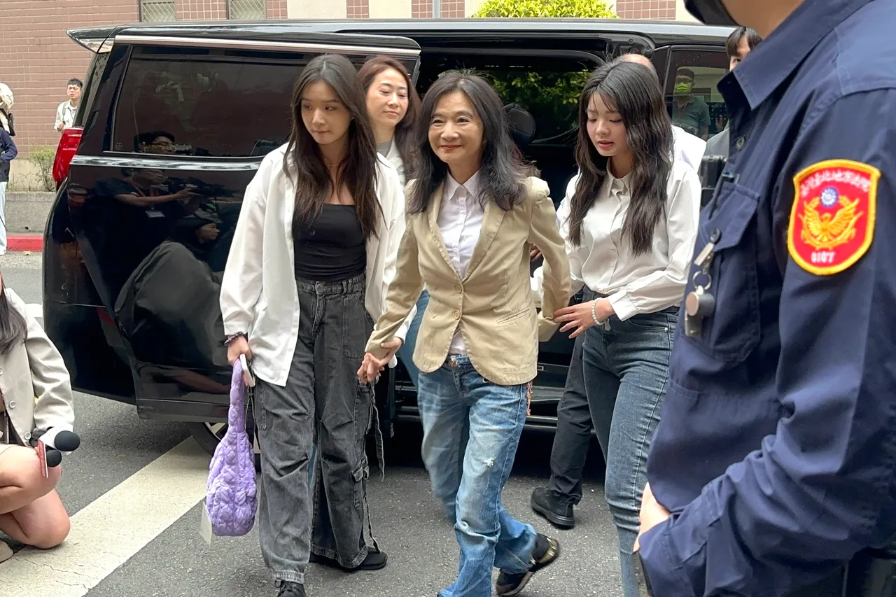 應曉薇哀兵策略無效！北院裁定加保3千萬　2女兒手牽手趕回家籌錢