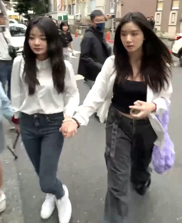 應曉薇2女兒得知北院裁定母親加保3千萬，立刻手牽手趕回家籌錢。陳建岐攝