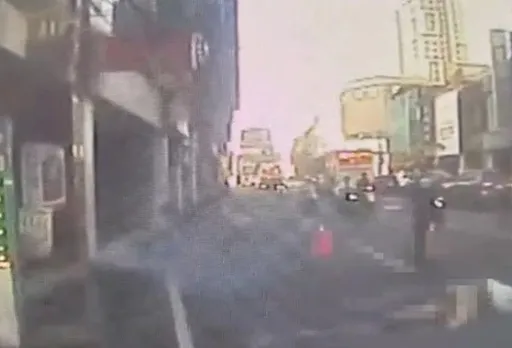 桃園鬧區女子墜樓　OHCA送醫急救中