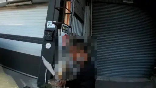 小客車自撞電桿！毒駕男超展開　長刀丟地球棒砸自己車