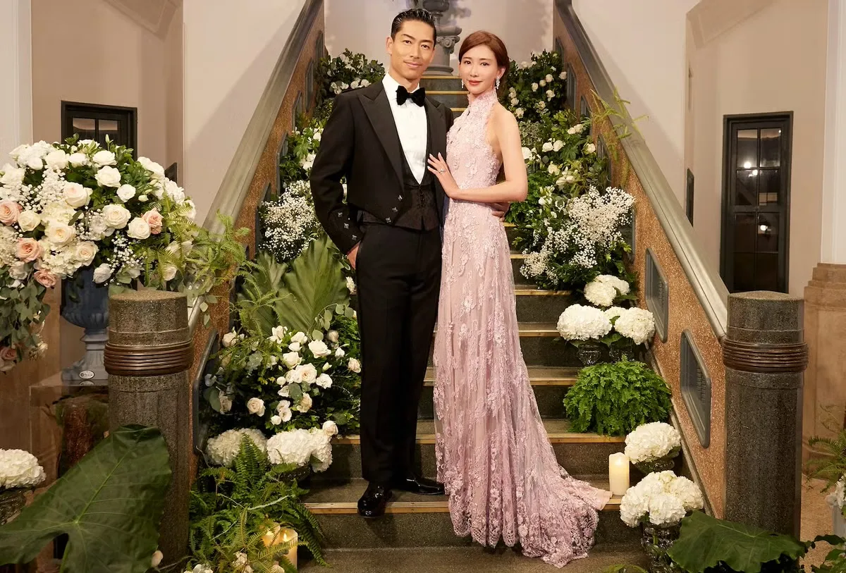 林志玲當年和AKIRA世紀婚禮，晚宴送客禮服由夏姿訂製。