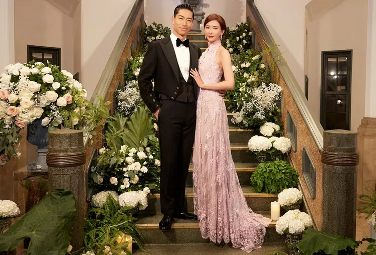 林志玲當年和AKIRA世紀婚禮，晚宴送客禮服由夏姿訂製。