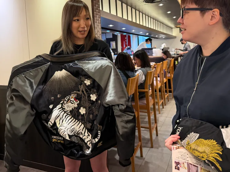 「LAUGH TALE」帶來每件高達20萬元的富士虎橫須賀外套。莊偉祺攝