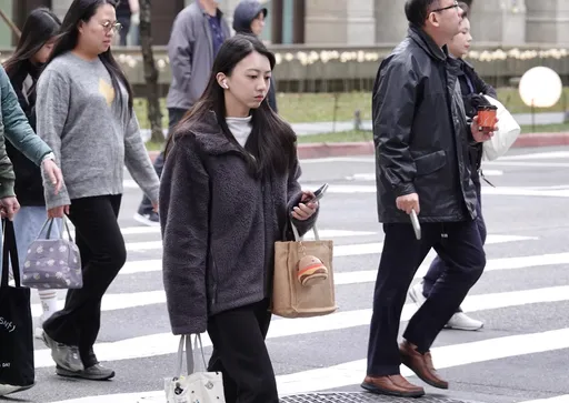 春雨下不停　明起兩波鋒面接力！這天降溫有感