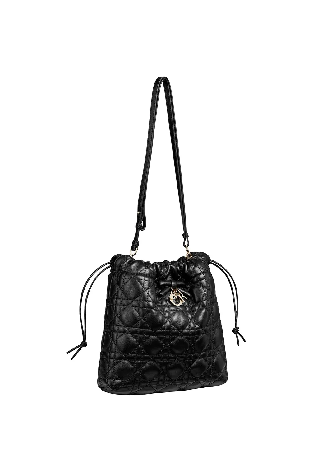 Lady Dior 黑色籐格紋小羊皮迷你水桶包，8萬4000元。品牌提供