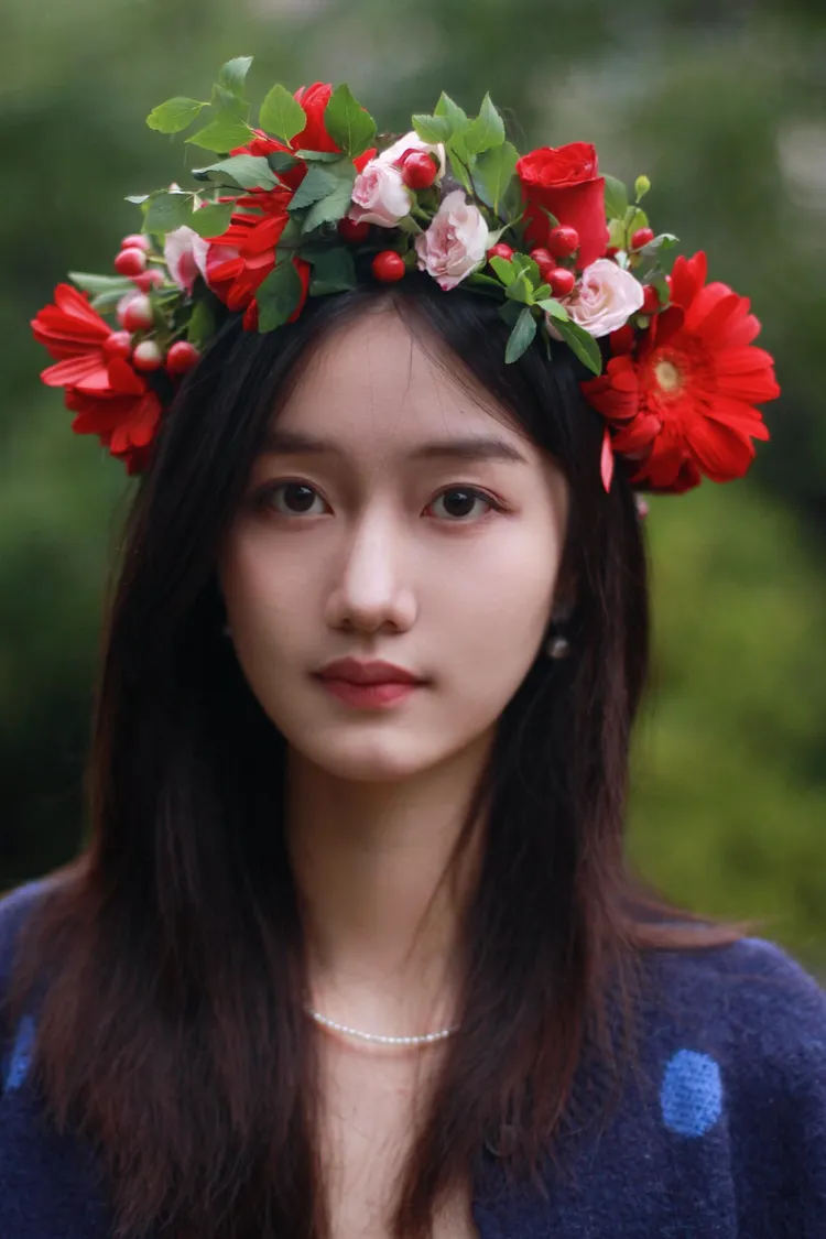 紀姿含長大褪去了嬰兒肥。翻攝紀姿含小紅書