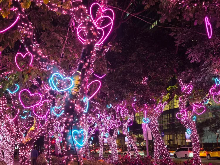 S26 Ultra不論在拍照或AI應用上，都讓日常生活的每個片刻更值得被記錄，從城市街頭到餐桌時光，都能輕鬆拍下並創作出屬於自己的旅行記憶。趙筱文攝