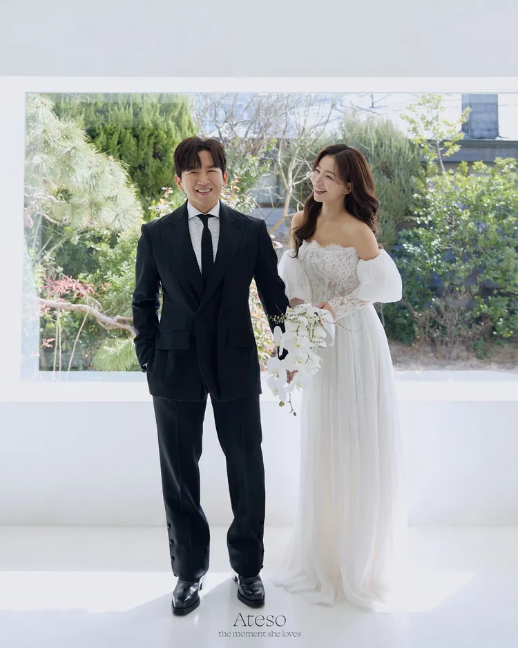 李亞美（右）去年底產下女兒，李玟雨升格人父。翻攝李玟雨IG