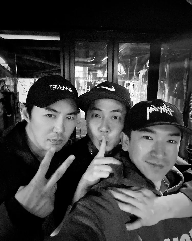 李玟雨（右起）找來神話隊友Andy、JunJin擔任婚禮司儀。翻攝李玟雨IG