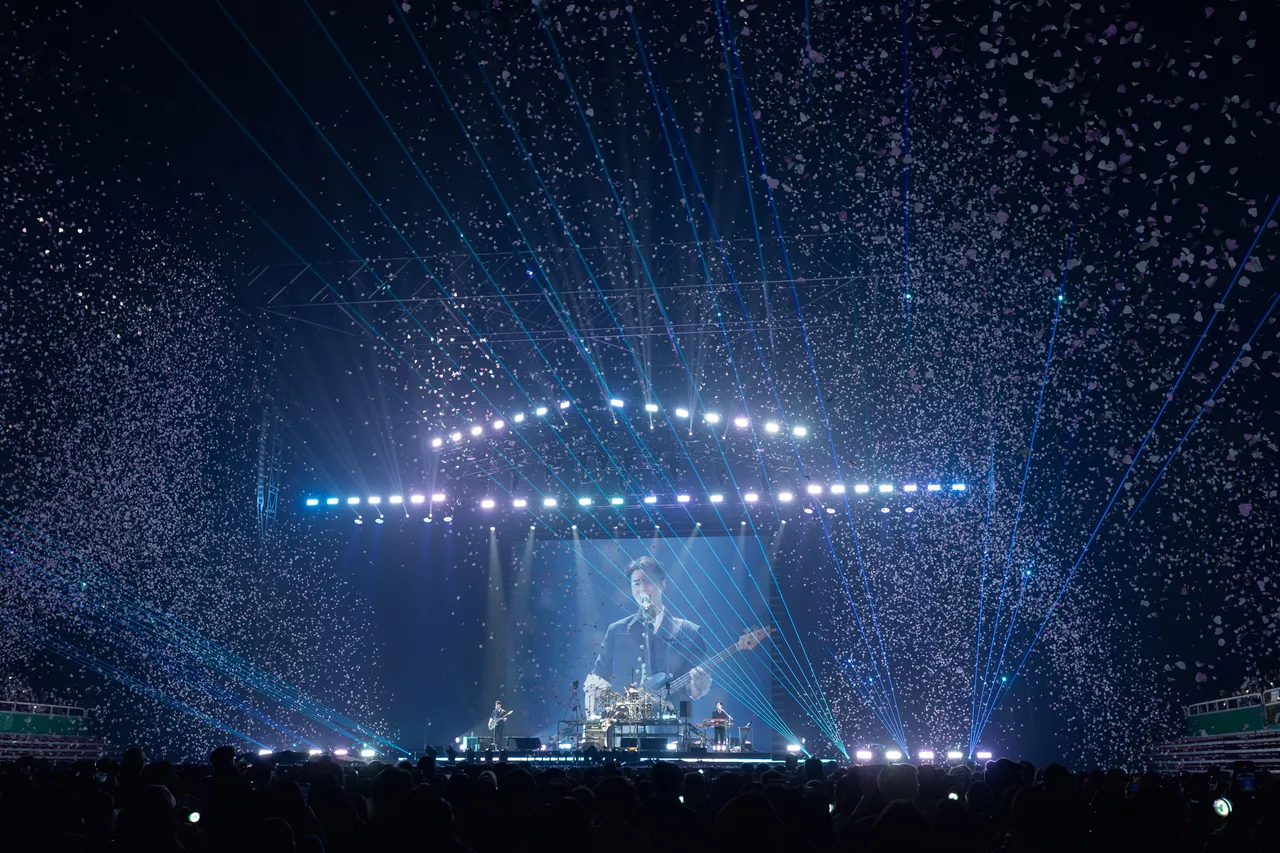 DAY6伴隨著滿天紙花開場。Live Nation Taiwan提供