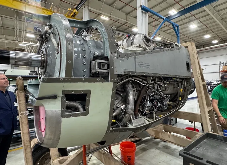 DSRG公司勘查並完成現場維修之的美國海軍E-2 電子作戰及預警機引擎。DSRG提供