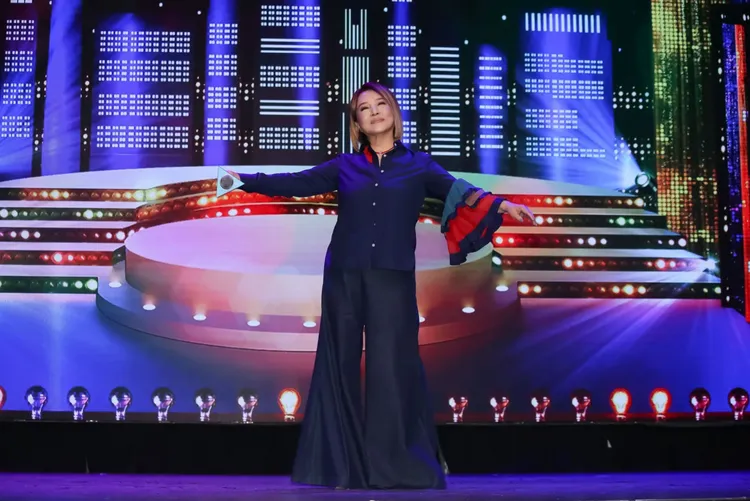 葉璦菱的歌聲，早已深深刻進台灣土地，更唱進原住民部落。