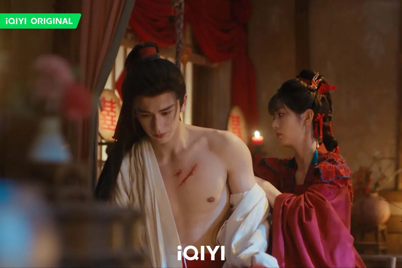 田曦薇（右）替張凌赫換藥。iQIYI愛奇藝國際版提供