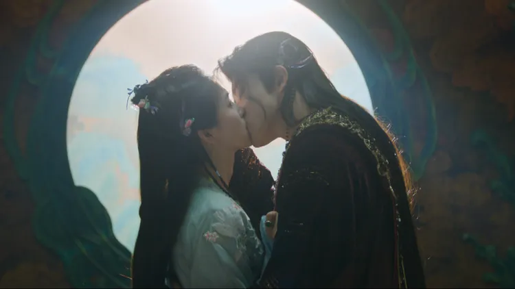 敖瑞鵬霸氣擁吻白鹿。中天娛樂台提供