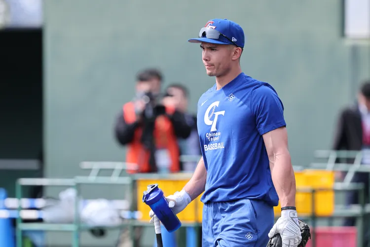 費仔今在日本練球。  中央社