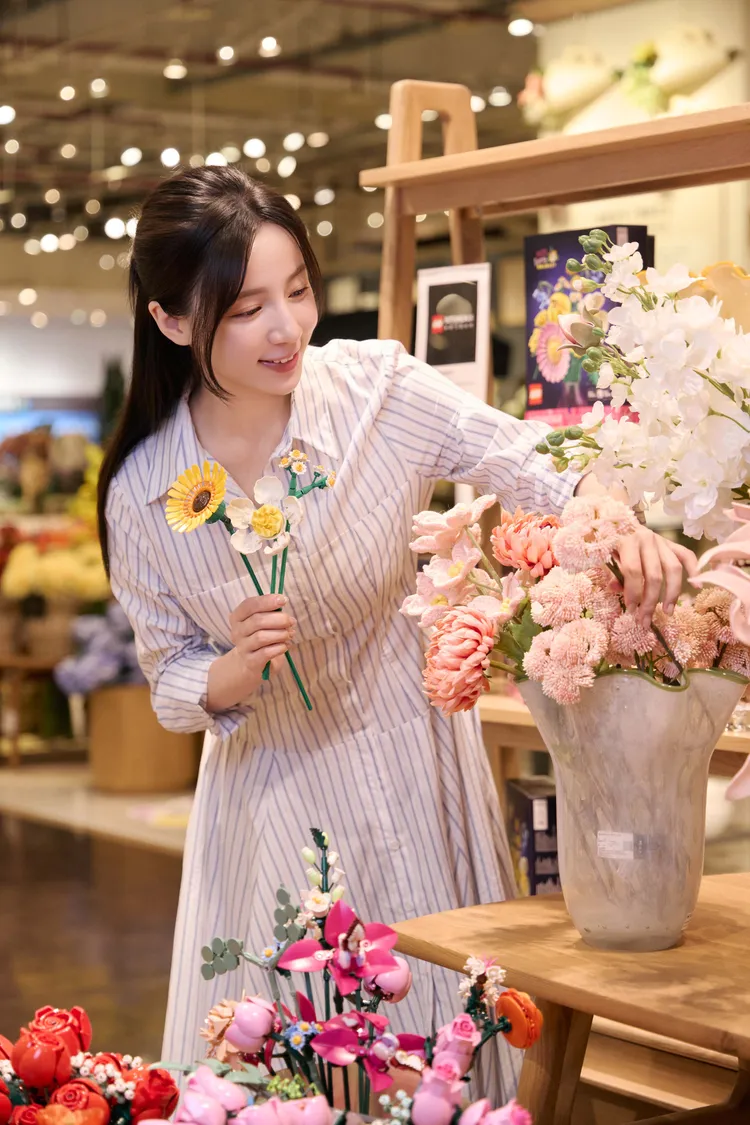 消費者可體驗從挑選花材、搭配花器到客製花束的完整花藝流程，並能參與專業花藝課程，將專屬春日風景帶回家。業者提供