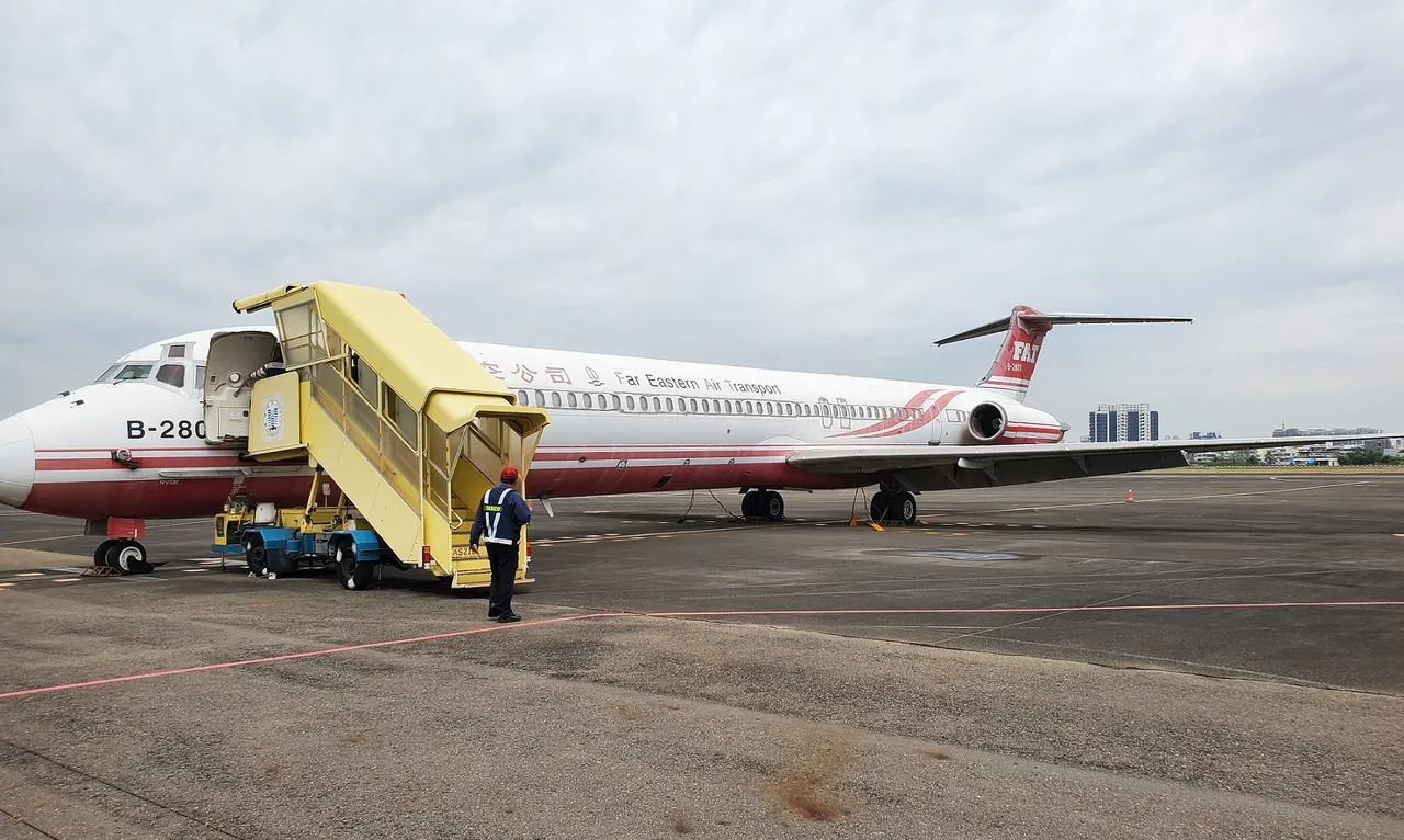 遠航飛機McDonnell Douglas（麥道）機型MD-82將拍賣。執行署高雄分署提供