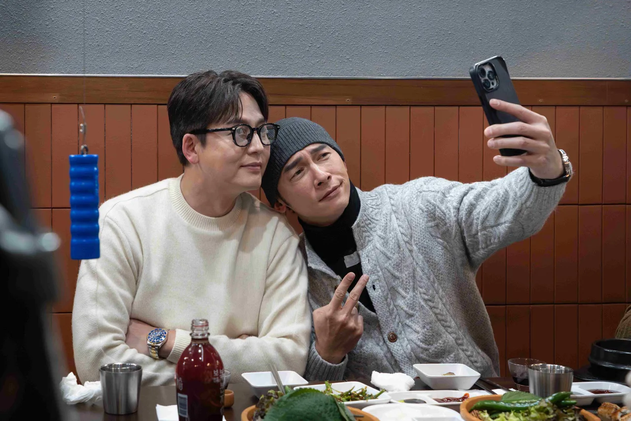 温昇豪（右）力邀韓劇男神李廷鎮現身，13年換帖交情。東森綜合台提供