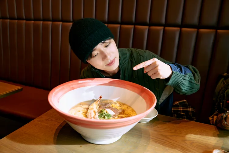 施柏宇吃到臉盆大烏龍麵超驚喜。施柏宇工作室提供 