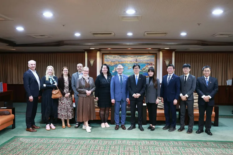 芬蘭國會訪問團拜會陳其邁市長。翻攝林昶佐臉書