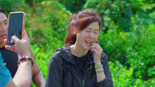 金荷娜生吃辣椒被辣到五官失守　李濬榮探路秒變「密室逃脫」