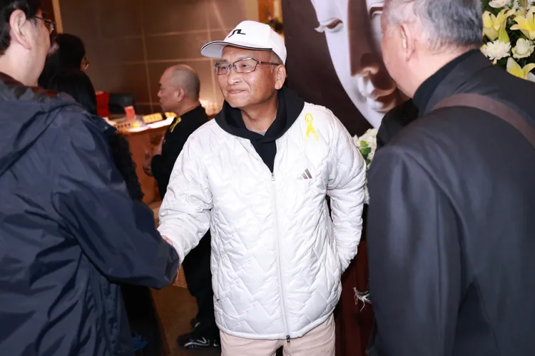 孔鏘和樂手好友一起來送別詹老師。彭欣偉攝