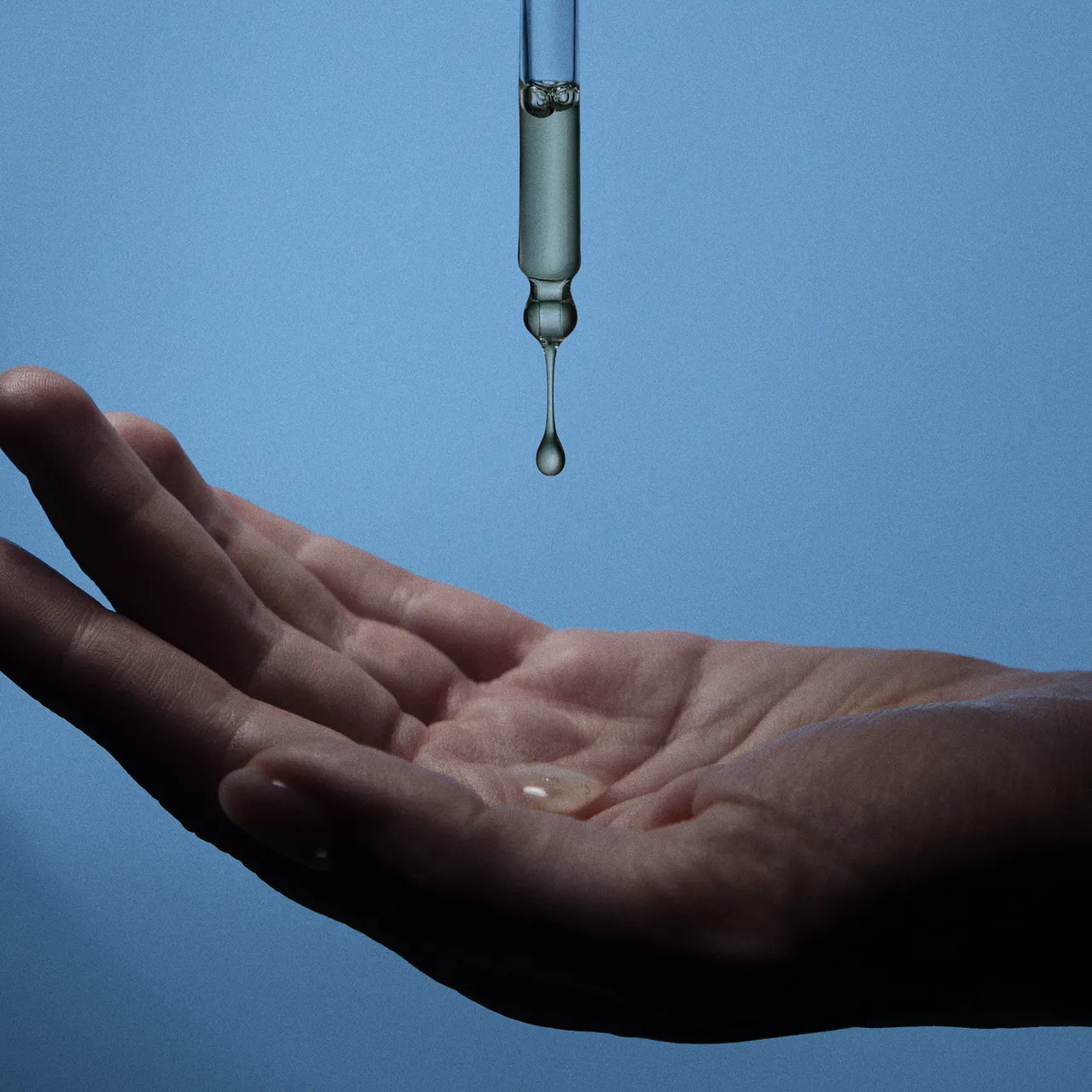 Aesop時韌煥肌精粹油帶有細緻的油潤感。品牌提供