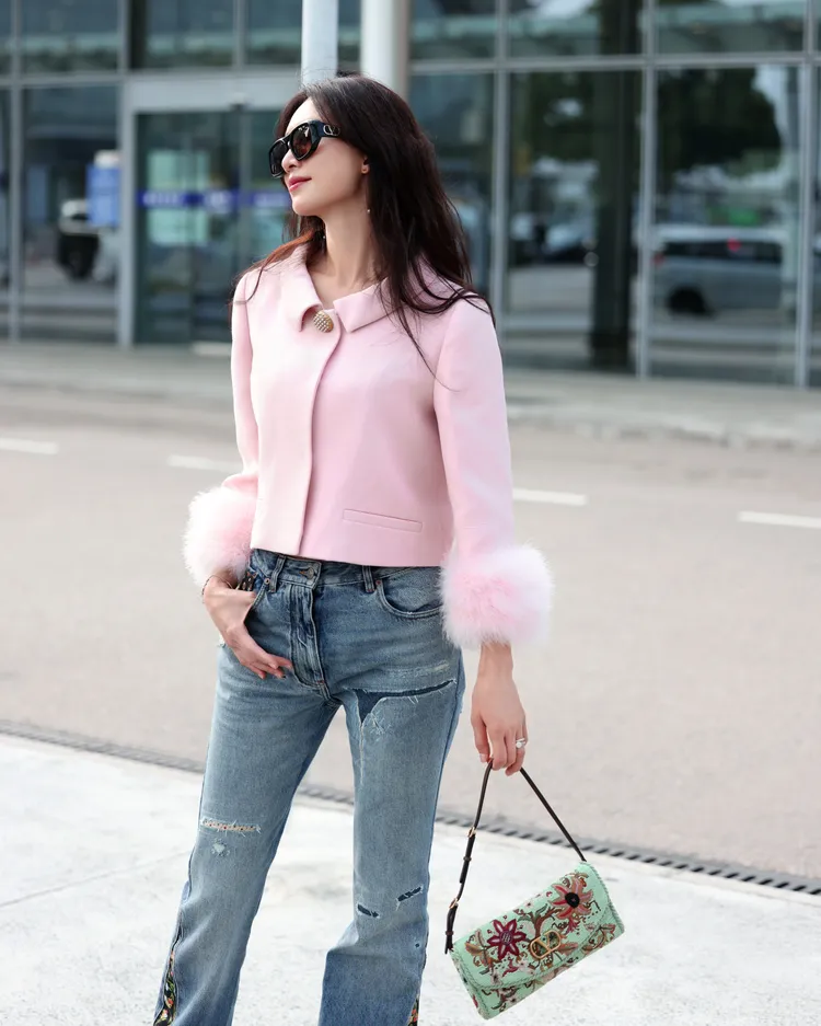 林志玲手拎全新Valentino Garavani DeVain包款。品牌提供