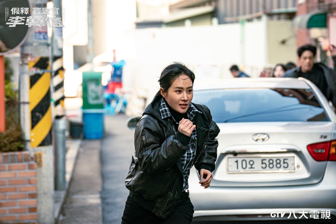 俞利首當警察攜手高洙辦案 過肩摔男演員也難不倒超俐落