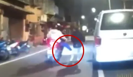 失聯移工酒駕騎贓車狡猾拔腿跑　熱心騎士「神來一腳」助警壓制