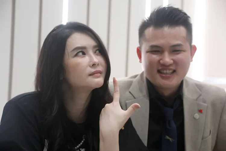 蕭淑慎（左）和梁軒安結婚8年。資料照片